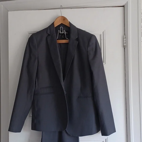 Gray Pantsuit - Picture 4 of 4